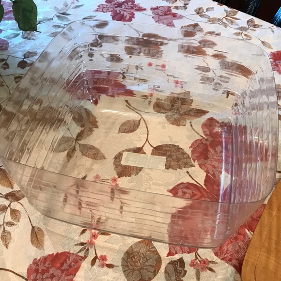 Longaberger Basket with lid, liner, and riser - Picture 3 of 5